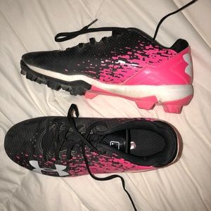 Softball cleats
